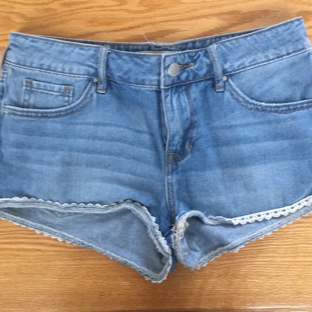 Like new low rise shorts